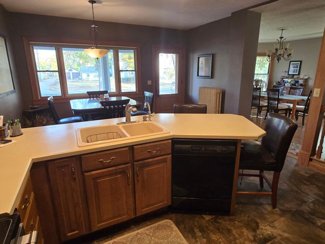 Great entertaining kitchen | Image 6