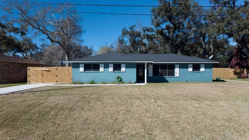 407 Tamarind St, Lake Jackson, TX, 77566-3141 | Card Image