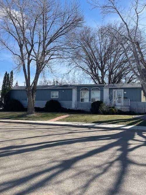 648 1 Street W, Home with 3 bedrooms, 2 bathrooms and 4 parking in Brooks AB | Card Image