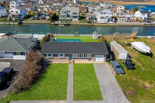 31 Roneck Ct, Shirley, NY, 11967-4422 | Card Image