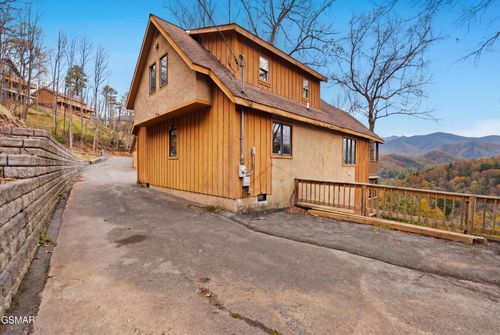 1443 Arbon Dr, Gatlinburg, TN, 37738-3822 | Card Image