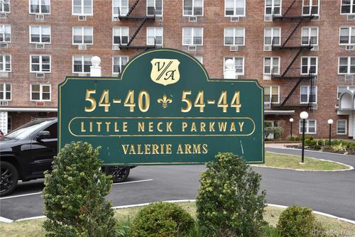 2d-54-44 Little Neck Pkwy, Little Neck, NY, 11362-2211 | Card Image