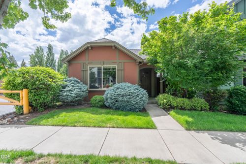 417 Nw 27th St, Redmond, OR, 97756-5501 | Card Image