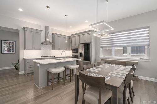 7484 Gramercy Cir, West Bloomfield, MI, 48322-2541 | Card Image