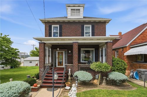 38 Franklin Ave, Ellwood City, PA, 16117-2213 | Card Image