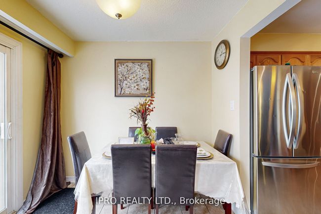 238 Royal Salisbury Way, House attached with 3 bedrooms, 2 bathrooms and 3 parking in Brampton ON | Image 12