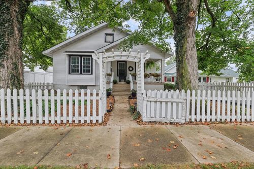 119 S Pine St, Arcola, IL, 61910-1719 | Card Image