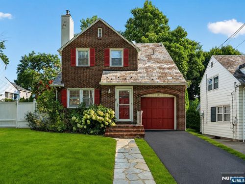 27 Grayson Place, Teaneck, NJ, 07666 | Card Image
