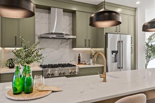 2013 34 St Sw, Calgary, AB, T3E2V9 | Card Image