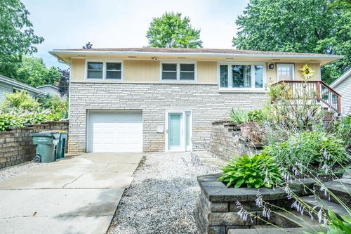 1924 Fairview Drive, West Bend, WI, 53090 | Card Image