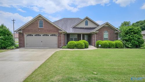 28212 Ferguson Ln, Toney, AL, 35773-5402 | Card Image