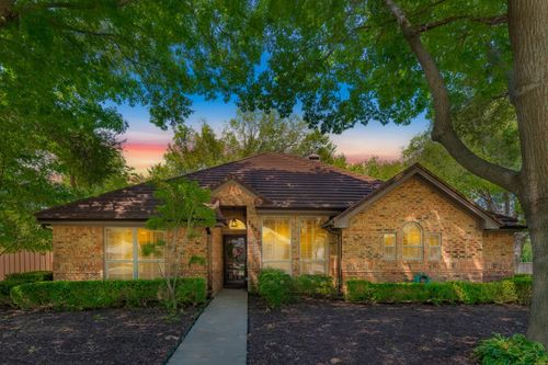 3802 Bluegrass Dr, Grand Prairie, TX, 75052-6808 | Card Image