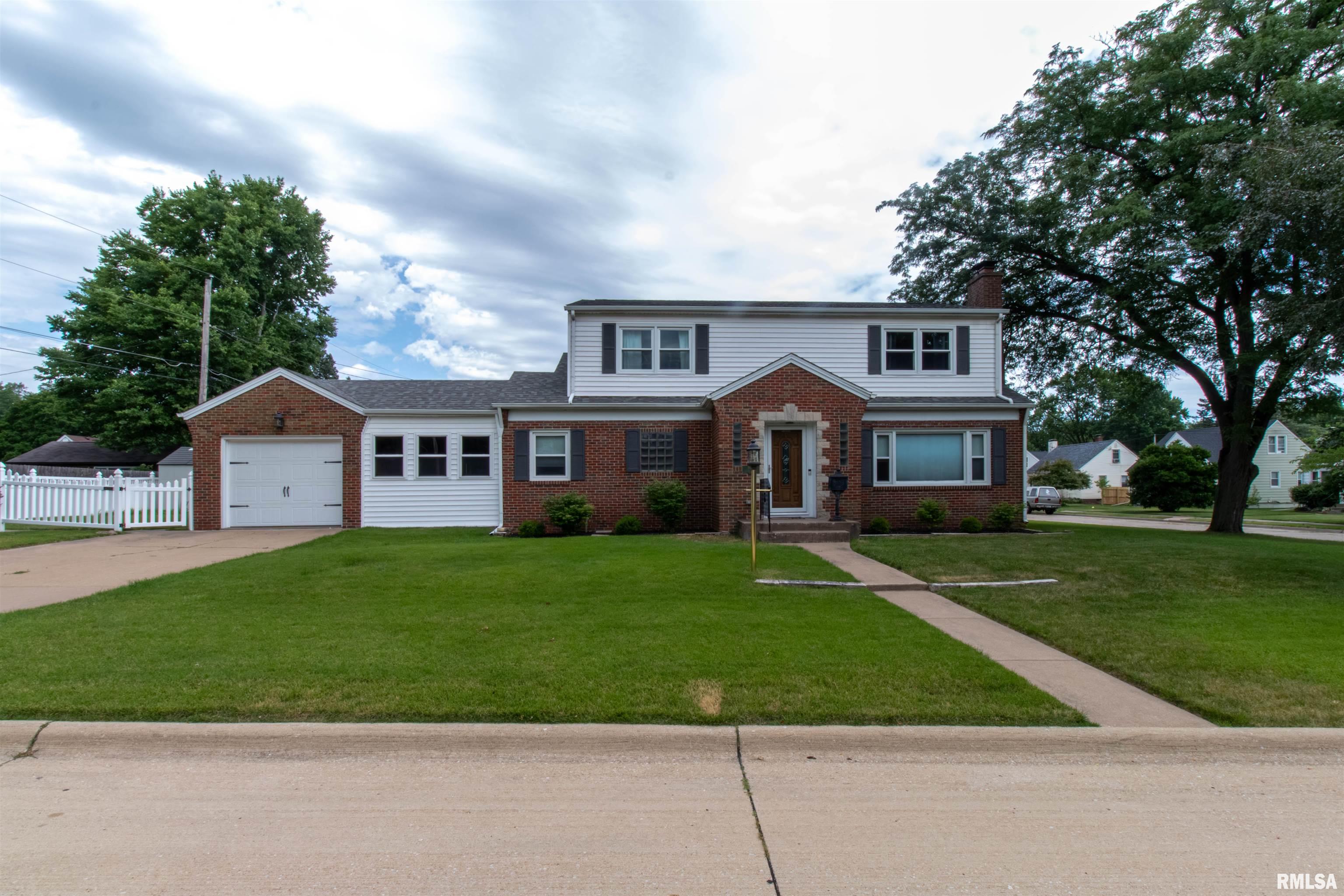 10th St, Bettendorf, IA 52722