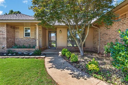 1200 Rockwood Dr, Edmond, OK, 73013-6047 | Card Image