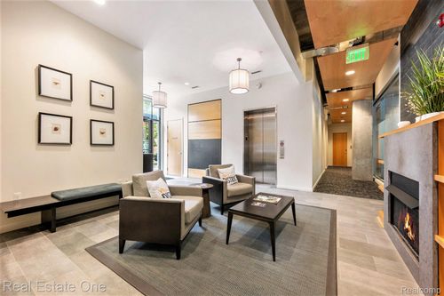 unit-203-2051 Villa Rd, Birmingham, MI, 48009-6569 | Card Image