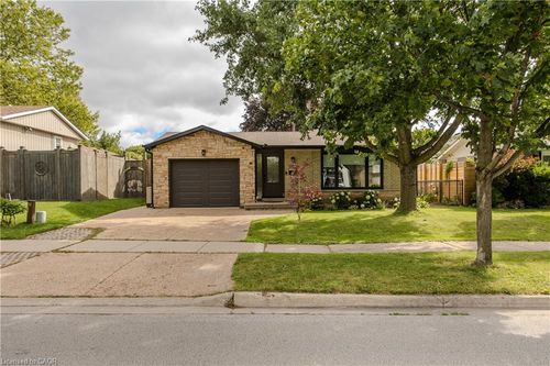 3128 Centennial Dr, Burlington, ON, L7M1B9 | Card Image