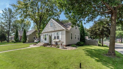 1102 3rd St Sw, Willmar, MN, 56201-3526 | Card Image