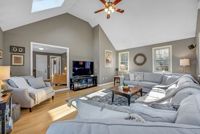 209 Forest St, House other with 3 bedrooms, 2 bathrooms and 6 parking in Franklin MA | Image 16