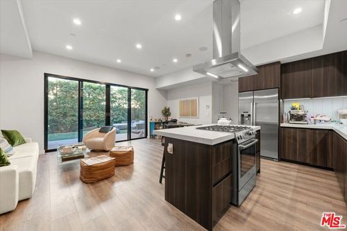 2b-556 N Flores St, Los Angeles, CA, 90048-3539 | Card Image