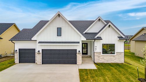 947 Sw Boulder Dr, Grimes, IA, 50111-6307 | Card Image