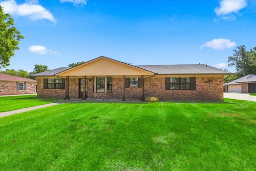 208 Diane Dr, Sanger, TX, 76266-5514 | Card Image
