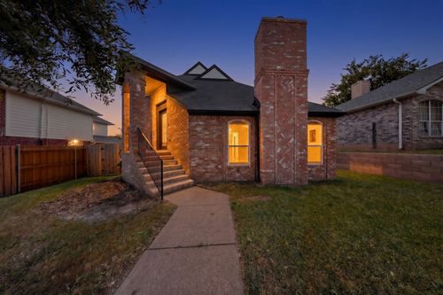 12820 Hilltop Dr, Balch Springs, TX, 75180-4810 | Card Image