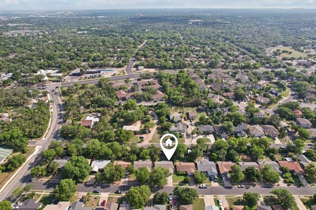 A bird’s-eye view of your South Austin sanctuary—where style meets serenity. | Image 21