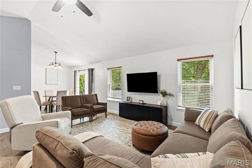 329 Crescent Ave, Valley Park, MO, 63088-1555 | Card Image