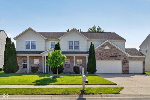 12897 Broncos Dr, Fishers, IN, 46037-7805 | Card Image