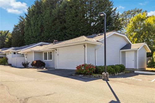 9-3966 Cedar Hill Cross Rd, Victoria, BC, V8P5R4 | Card Image