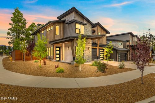 1810 E Magnolia Dr, Flagstaff, AZ, 86005-5601 | Card Image
