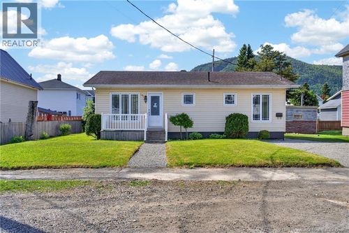 104 Victoria St, Campbellton, NB, E3N1J8 | Card Image