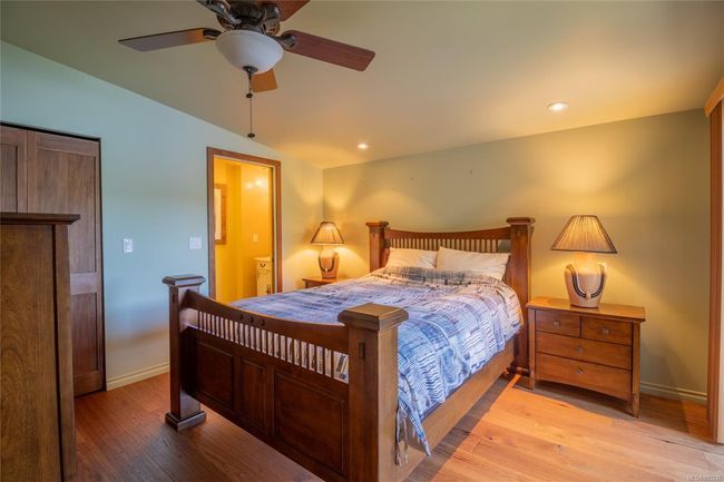 Primary Bedroom with ceiling fan | Image 21