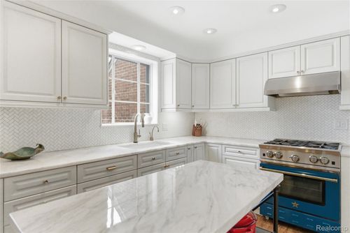 16621 Maumee St, Grosse Pointe Park, MI, 48230-1429 | Card Image