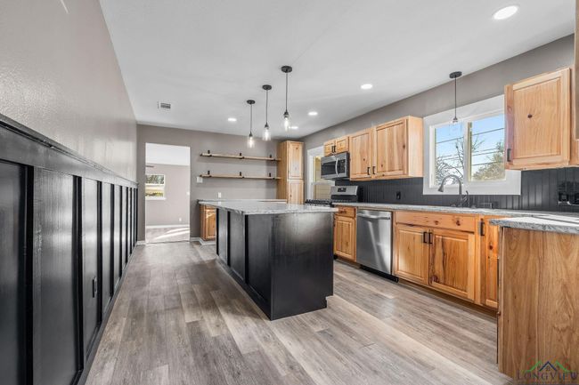 2210 E Harold St, House other with 4 bedrooms, 2 bathrooms and null parking in Gladewater TX | Image 10
