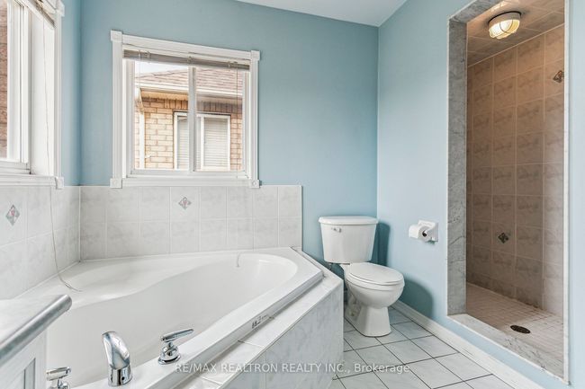 42 Queen Mary Dr, House other with 3 bedrooms, 3 bathrooms and 2 parking in Brampton ON | Image 21