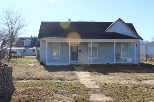 213 E Lost St, Lincoln, KS, 67455-2011 | Card Image
