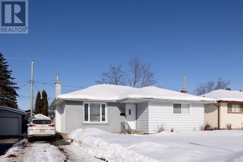 127 Elmwood Cres, Thunder Bay, ON, P7E6A6 | Card Image