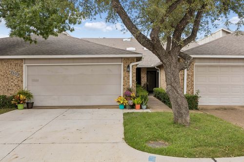 2103 Country Villa Dr, Carrollton, TX, 75006-4766 | Card Image