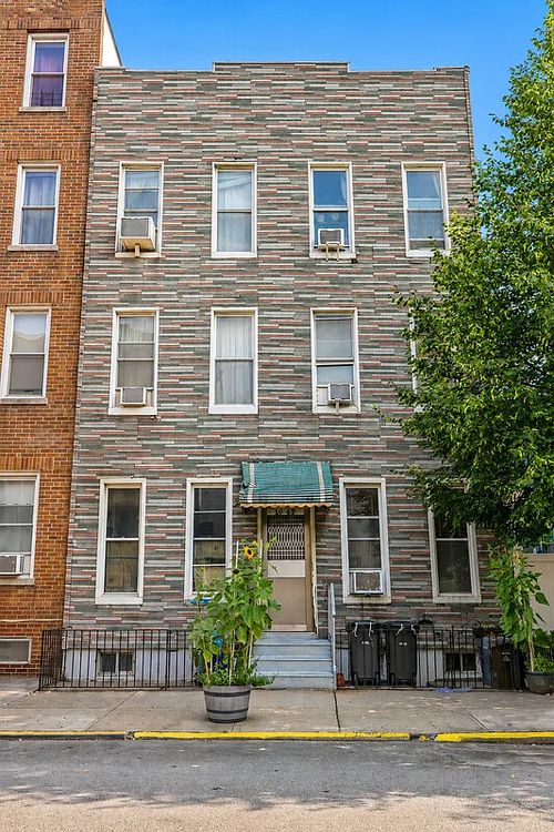 47-10-47 W 47th St, New York, NY, 10036-3304 | Card Image