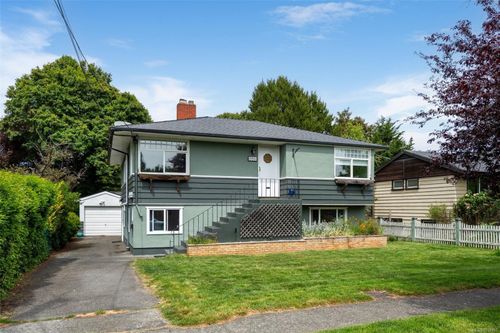 1914 Leighton Rd, Victoria, BC, V8R1N4 | Card Image