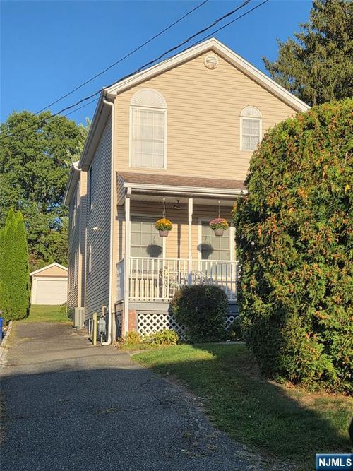 8 Highland Ave, Montville, NJ, 07045-9527 | Card Image