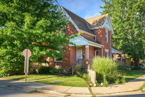 {{alt}} | Card Image