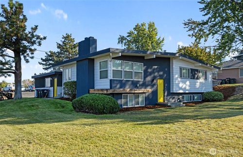 128 W Nelson Rd, Moses Lake, WA, 98837-2125 | Card Image