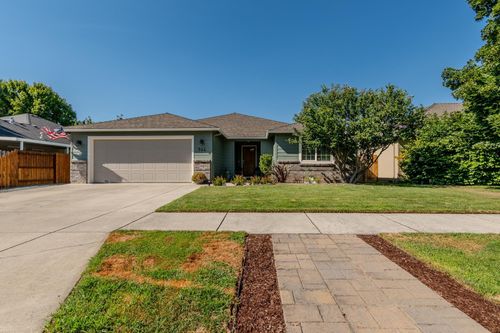 966 Newcastle St, Medford, OR, 97501-1896 | Card Image