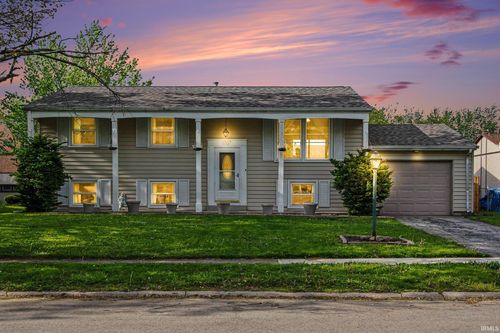 1707 Peachtree Dr, Valparaiso, IN, 46383-3916 | Card Image