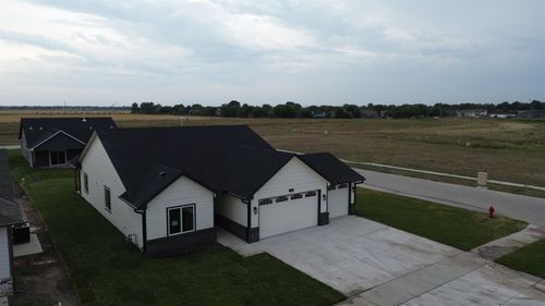 1501 E Midway Ct, Valley Center, KS, 67147-1133 | Card Image