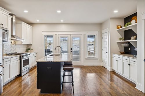 952 9th Ave S, Nashville, TN, 37203-4738 | Card Image