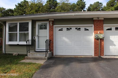 18A Independence Pkwy, Whiting, NJ, 08759-1632 | Card Image