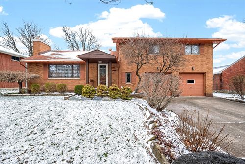 817 Lovetta Dr, Kettering, OH, 45429-3137 | Card Image